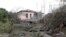 Une maison, qui, selon les habitants du Nagorny Karabakh, a été endommagée lors d'un récent bombardement par les forces azéries