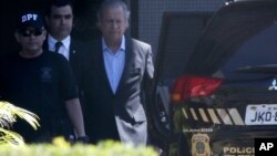 Jose Dirceu detido pela polícia em Brasília a 4 de Agosto