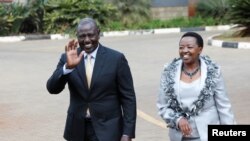 Rais Mteule wa Kenya William Ruto (Kushoto) akiandaman na mkewe, Rachel Ruto (Kulia).