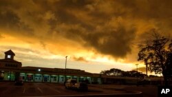 Nubes de la tormenta tropical Dorian se ciernen sobre St. Michael Parish, Barabados, el lunes, 26 de agosto, de 2019.