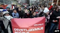 Aktivisti Centra za integraciju mladih učestvuju u skupu solidarnosti organizovanom povodom Medjunarodnog dana ljudskih prava, Beograd, 10. decembar 2010.