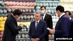Uzbek President Shavkat Mirziyoyev visits new businesses in Andijan region, June 17, 2021. (Credit: president.uz)