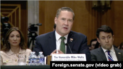 美国常驻联合国代表迈克·华尔兹出席参议院外交关系委员会听证会作证，就改革联合国等相关议题接受议员质询。(2026年4月15日)