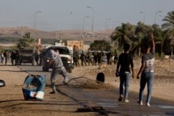 Palestinian demonstrators clash with the Israeli troops during a protest against Israel's plan to annex parts of the West Bank and Trump's mideast initiative, at the village of Fasayil, in Jordan Valley, Jun. 24, 2020.