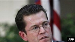 Savunma Bakanının Tezinin Çalıntı Olduğu İddiası Almanya'yı Sarstı