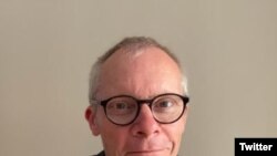 မြန်မာအာဏာပိုင်တွေ ဖမ်းထားတဲ့ သြစတြေးလျ စီးပွားရေးပညာရှင်နဲ့တွေ့ခွင့်ရဖို့ ရှေ့နေကြိုးပမ်း