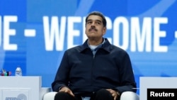 ARCHIVO - El presidente venezolano Nicolás Maduro participa en el foro parlamentario anitfascista en Caracas, el 5 de noviembre de 2024. EEUU anunció sanciones a funcionarios y militares cercanos al líder venezolano.