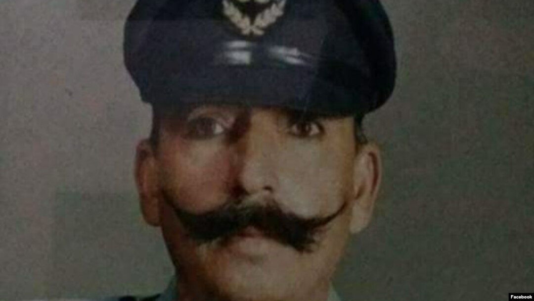 ارواښاد ۱۳ کاله د بونېر په ډګري کالج کې د پښتو ژبې استاز پاتې شوی دی.