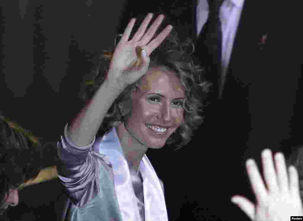 Bəşər Əsədin xanımı Əsma əl-Əsəd siyasi m&uuml;barizədə ərinin qatı m&uuml;dafiə&ccedil;isi kimi tanınır.