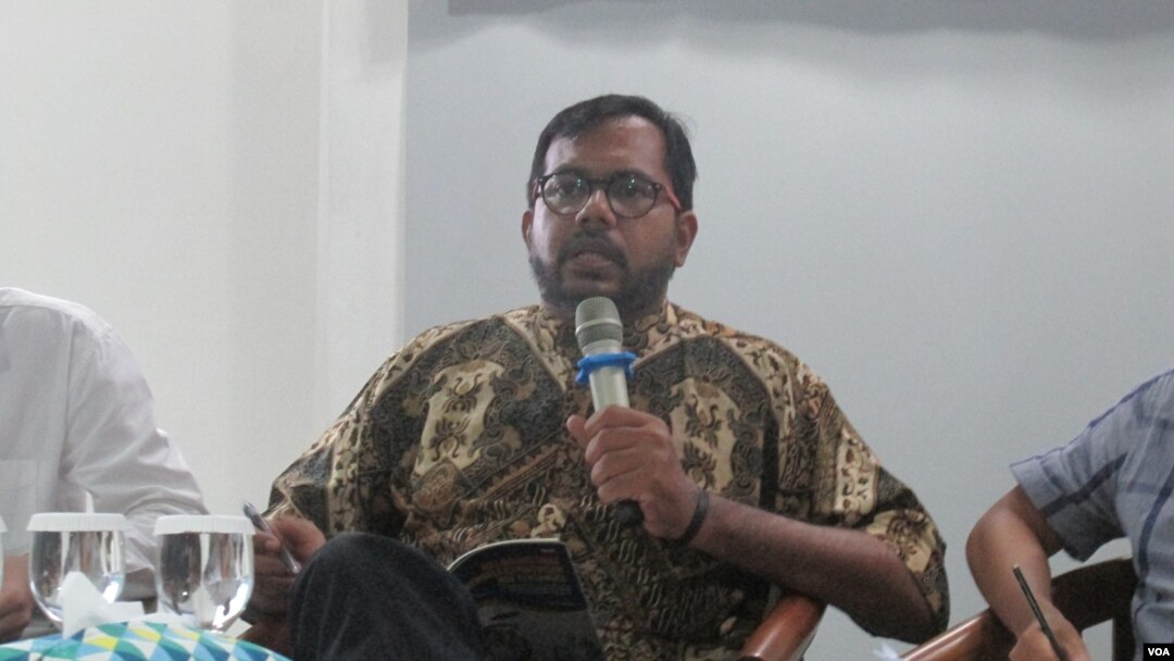 Koordinator Komisi untuk Orang Hilang dan korban Tindak Kekerasan (KontraS) Haris Azhar. (VOA/Andylala)