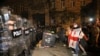 Полиция блокирует оппозиционеров на акции протеста в Тбилиси, 30 апреля 2024 года.