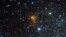 La foto del gigantesco telescopio de rastreo (VST) del observatorio Paranal muestra el cúmulo estelar Westerlund 1 en la constelación de Ara, ubicado a unos 16.000 años luz de la Tierra