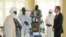 Menteri Luar Negeri AS Antony Blinken, kanan, bertemu dengan tokoh adat dan pejabat Nigeria dari daerah Hamdalaye, di Niamey, Niger, Kamis, 16 Maret 2023. (Foto: via AP)