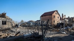 Kawasan permukiman rusak parah akibat serangan rudal Rusia, di tengah serangan Rusia terhadap Ukraina di Odesa, 17 November 2024. (Foto: Nina Liashonok/Reuters)