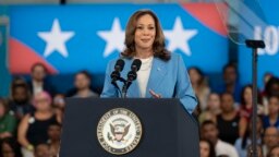 ABD Başkan Yardımcısı ve Demokrat başkan adayı Kamala Harris, Kuzey Carolina'nın Raleigh kentindeki Wake Tech Community College'ın Scott Northern Wake Kampüsünde konuşurken- 16 Ağustos 2024.