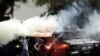 Manifestantes se enfrentan con las fuerzas de seguridad durante las protesta contra los altos costos de vida, en Concepción, Chile, 21 de octubre de 2019. REUTERS / Juan Gonzalez SIN REVENTAS. SIN ARCHIVOS