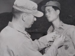 1952년 'Legion of Merit' 훈장을 받는 이종연 변호사. 사진 제공 = 이종연.