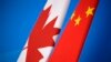 Bendera Kanada dan China terlihat dalam acara dialog Strategi Ekonomi dan Keuangan China-Kanada pertama di Beijing, 12 November 2018. (Foto: via AP)