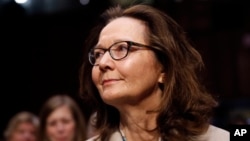 La candidate de la CIA, Gina Haspel, à l'audience de confirmation devant le Comité sénatorial du renseignement au Capitole, Washington, 9 mai 2018. 