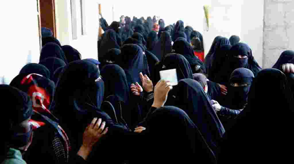 En Yemen, las mujeres votaron para terminar con el régimen y dar el primer paso de lo que se espera sea una larga transición. Febrero, 21, 2012.