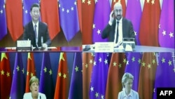 Presiden China Xi Jinping (kiri atas), Presiden Dewan Eropa Charles Michel (kanan atas), Presiden Komisi Eropa Ursula von der Leyen (bawah kanan) dan Kanselir Jerman Angela Markel (kiri bawah) tampak layar monitor dalam konferensi video, di KTT Uni Eropa-China, 14 September 2020