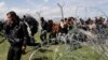ရွှေ့ပြောင်းဝင်ရောက်သူတွေ မက်ဆီဒိုးနီးယား ရဲ ဖြိုခွင်း