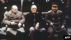 Слева направо: Черчиль, Рузвельт, Сталин. Ялта. СССР. 4 февраля 1945 года