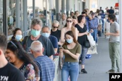 People queue at a supermarket after the South Australian state government announced a six-day lockdown because of a Covid-19 coronavirus outbreak in Adelaide on Nov. 18, 2020.