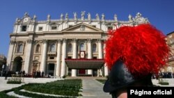 Plaza de San Pedro en Roma, donde el papa Benedicto XVI aceptó la reunicia del obispo argentino Fernando María Bargalló.