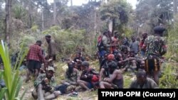 Tentara Pembebasan Nasional Papua Barat-Organisasi Papua Merdeka (TPNPB-OPM) saat berada di salah satu kawasan pegunungan Papua. 