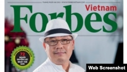 Ông Hoàng Khải, Chủ Tập đoàn Khải Silk trên bìa Tạp chí Forbes bản tiếng Việt. (Chụp từ Trang Forbes)
